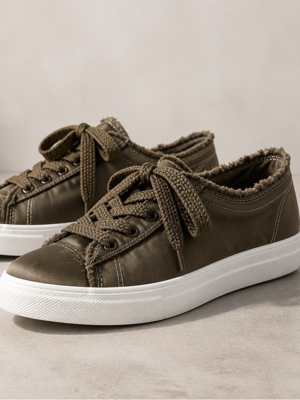 Rock & Candy Brown Distressed Casual Sneakers Womens size 8 Retro sneaker
